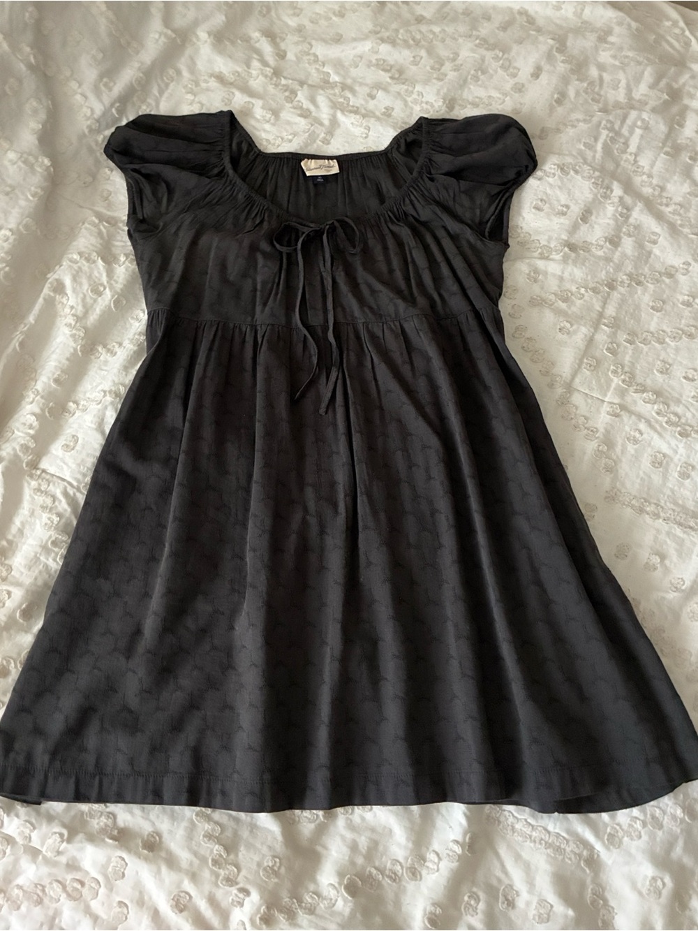 Universal Thread Black Short-Sleeve Empire-Waist Midi Dress